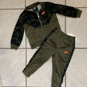 Nike 2 piece jacket & pants
